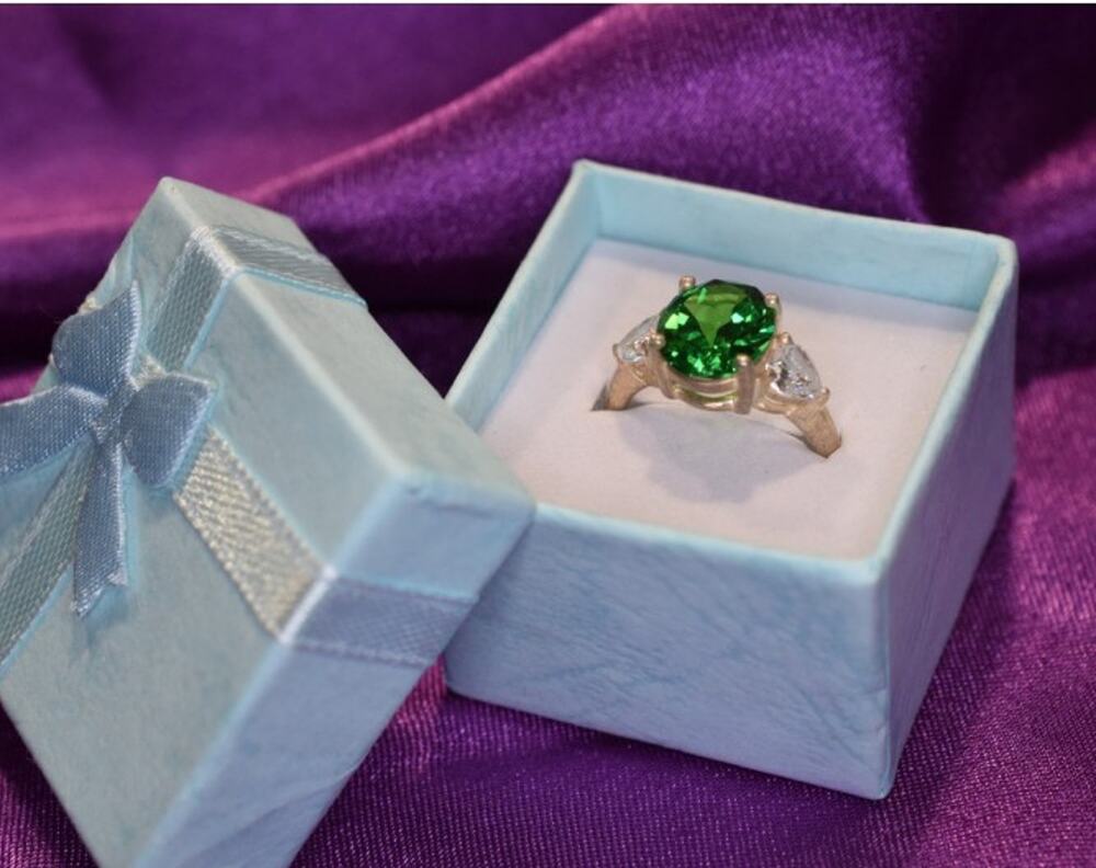 925 Sterling Silver Emerald & CZ Ring Size 6.5